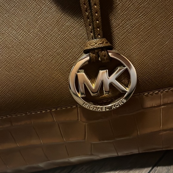 Michael Kors kellen satchel leather purse - Picture 4 of 11